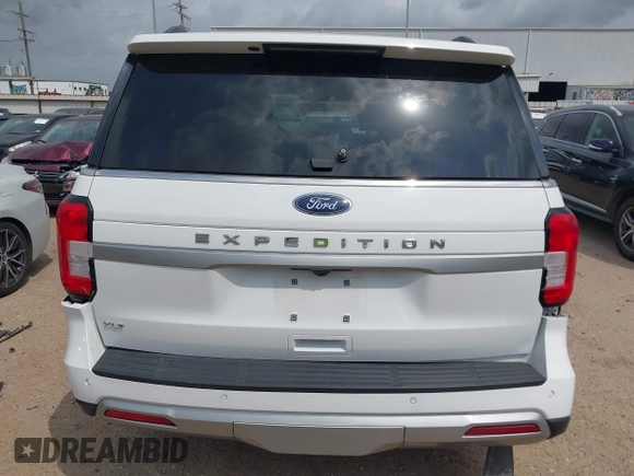 2024 Ford Expedition XLT with VIN 1FMJU1J83REA42841, listed as a IAAI auction lot 41939552 with 27,534 mi miles. Bid and sale history available at carsss.com. Image 16.