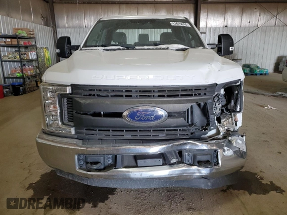 2018 Ford F-250 XL z VIN 1FT7X2A63JED00631, wystawiony jako Copart lot #41529615 z przebiegiem 104 753 mil mil oraz Szkoda całkowita • Salvage title. Historia ofert i sprzedaży dostępna na DreamBid. Obrazek 5.