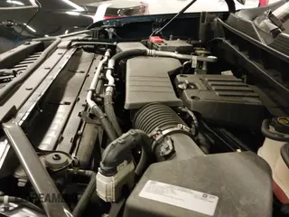 2020 Chevrolet Silverado 1500 LT z VIN 3GCPYDEK8LG354616, wystawiony jako IAAI lot #41824123 z przebiegiem 57 561 mil mil oraz . Historia ofert i sprzedaży dostępna na DreamBid. Obrazek 19.