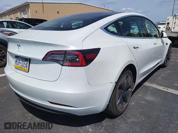2020 Tesla Model 3 Long Range z VIN 5YJ3E1EB3LF646315, wystawiony jako IAAI lot #42398524 z przebiegiem 51 652 mil mil oraz . Historia ofert i sprzedaży dostępna na DreamBid. Obrazek 22.