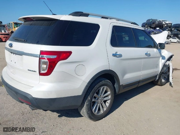 2014 Ford Explorer XLT with VIN 1FM5K7D86EGB07556, listed as a IAAI auction lot 41526407 with NaN miles. Bid and sale history available at carsss.com. Image 4.