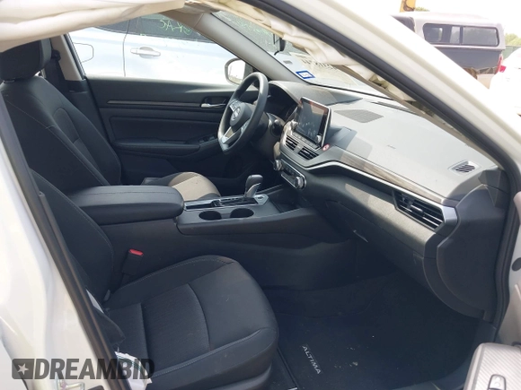 2025 Nissan Altima SV z VIN 1N4BL4DVXSN378609, wystawiony jako IAAI lot #42318744 z przebiegiem 4 751 mil mil oraz . Historia ofert i sprzedaży dostępna na DreamBid. Obrazek 5.