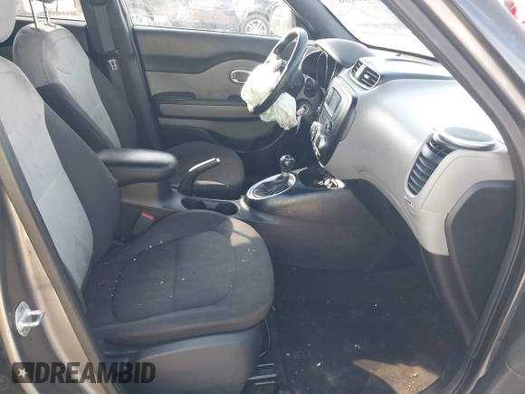 2015 Kia Soul z VIN KNDJN2A26F7201189, wystawiony jako IAAI lot #42172108 z przebiegiem 142 913 mil mil oraz . Historia ofert i sprzedaży dostępna na DreamBid. Obrazek 5.