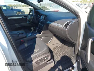 2015 Audi Q7 3.0T S line Prestige with VIN WA1DGAFE5FD020651, listed as a IAAI auction lot 41863003 with 167,938 mi miles. Bid and sale history available at carsss.com. Image 5.