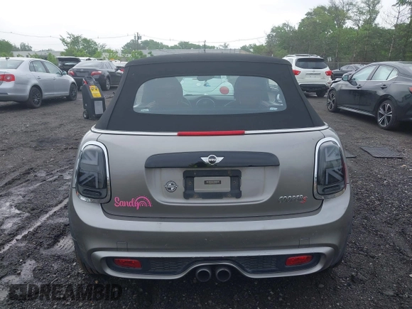 2016 MINI Convertible S z VIN WMWWG9C53G3A91095, wystawiony jako IAAI lot #42283353 z przebiegiem Nie podano mil oraz . Historia ofert i sprzedaży dostępna na DreamBid. Obrazek 16.