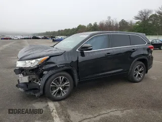 2018 Toyota Highlander LE z VIN 5TDBZRFH3JS871179, wystawiony jako Copart lot #59553235 z przebiegiem 130 069 mil mil oraz Szkoda całkowita • Salvage title. Historia ofert i sprzedaży dostępna na DreamBid. Obrazek 1.