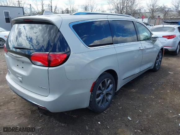 2017 Chrysler Pacifica Limited with VIN 2C4RC1GG6HR768882, listed as a IAAI auction lot 41889479 with 126,874 mi miles. Bid and sale history available at carsss.com. Image 4.
