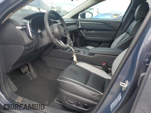 2025 Mazda CX-50 S Preferred z VIN 7MMVABBM4SN338456, wystawiony jako Copart lot #54014995 z przebiegiem 5 695 mil mil oraz Szkoda całkowita • Salvage title. Historia ofert i sprzedaży dostępna na DreamBid. Obrazek 7.