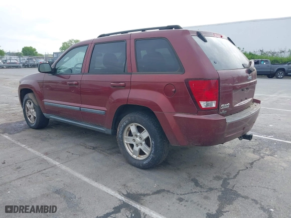 2007 Jeep Grand Cherokee Laredo with VIN 1J8GR48K27C535382, listed as a IAAI auction lot 42013097 with 180,554 mi miles. Bid and sale history available at carsss.com. Image 3.