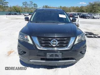 2017 Nissan Pathfinder S z VIN 5N1DR2MN8HC613384, wystawiony jako IAAI lot #41826359 z przebiegiem 138 960 mil mil oraz . Historia ofert i sprzedaży dostępna na DreamBid. Obrazek 12.