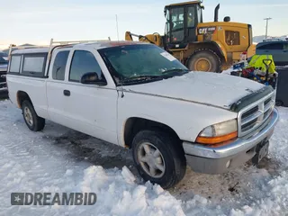 1997 Dodge Dakota with VIN 1B7GL23X8VS140609, listed as a IAAI auction lot 41260128 with 179,609 mi miles. Bid and sale history available at carsss.com. Image 1.