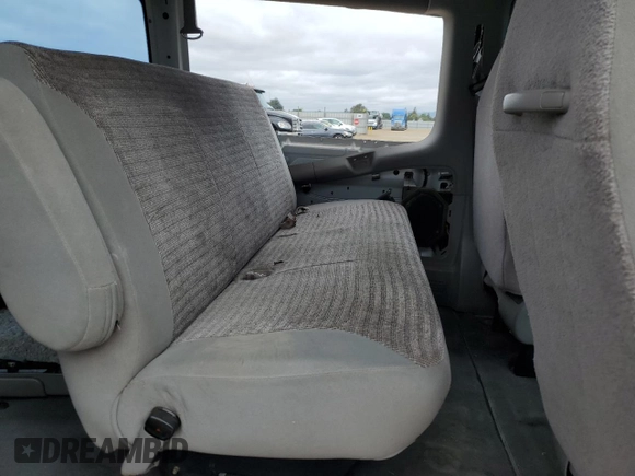 2001 Ford Econoline Passenger XL with VIN 1FBSS31L41HB19352, listed as a Copart auction lot 53101325 with 101,807 mi miles and Salvage title. Bid and sale history available at DreamBid. Image 10.