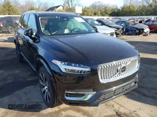 2023 Volvo XC90 Plus z VIN YV4H600N1P1931864, wystawiony jako IAAI lot #41441737 z przebiegiem 31 429 mil mil oraz . Historia ofert i sprzedaży dostępna na DreamBid. Obrazek 1.