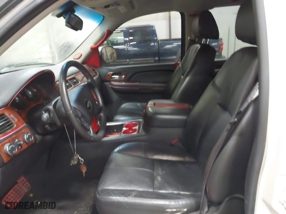 2009 Chevrolet Silverado 1500 LTZ with VIN 3GCEK33M39G177554, listed as a IAAI auction lot 41282566 with 142,356 mi miles. Bid and sale history available at carsss.com. Image 5.