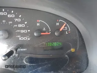 2008 Ford Econoline Cargo Commercial z VIN 1FTNE24L08DB53392, wystawiony jako IAAI lot #42557523 z przebiegiem 138 282 mil mil oraz . Historia ofert i sprzedaży dostępna na DreamBid. Obrazek 7.