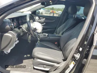 2019 Mercedes-Benz E 300 z VIN WDDZF4JB0KA562691, wystawiony jako Copart lot #56961235 z przebiegiem 84 666 mil mil oraz Nie do naprawy • Non repairable. Historia ofert i sprzedaży dostępna na DreamBid. Obrazek 7.