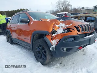 2015 Jeep Cherokee Trailhawk with VIN 1C4PJMBS9FW655233, listed as a IAAI auction lot 41430715 with 138,181 mi miles and . Bid and sale history available at carsss.com. Image 1.