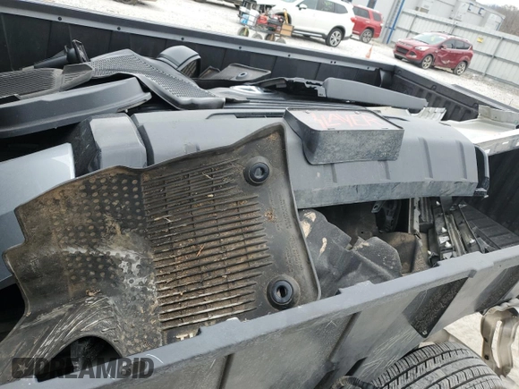 2024 Toyota Tundra z VIN 5TFKB5GD3RX002628, wystawiony jako Copart lot #43646195 z przebiegiem 17 559 mil mil oraz Czysty tytuł • Clean title. Historia ofert i sprzedaży dostępna na DreamBid. Obrazek 12.