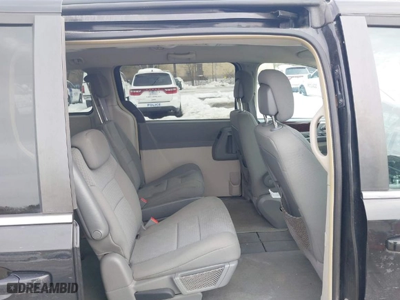 2010 Chrysler Town & Country Touring with VIN 2A4RR5D17AR293118, listed as a IAAI auction lot 41650474 with 136,969 mi miles. Bid and sale history available at carsss.com. Image 8.