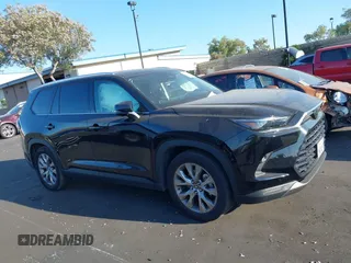 2024 Toyota Highlander XLE z VIN 5TDAAAB52RS003735, wystawiony jako IAAI lot #42373845 z przebiegiem 12 569 mil mil oraz . Historia ofert i sprzedaży dostępna na DreamBid. Obrazek 14.