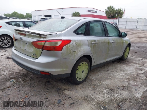 2013 Ford Focus SE with VIN 1FADP3F28DL321429, listed as a IAAI auction lot 41925317 with 34,657 mi miles. Bid and sale history available at carsss.com. Image 4.