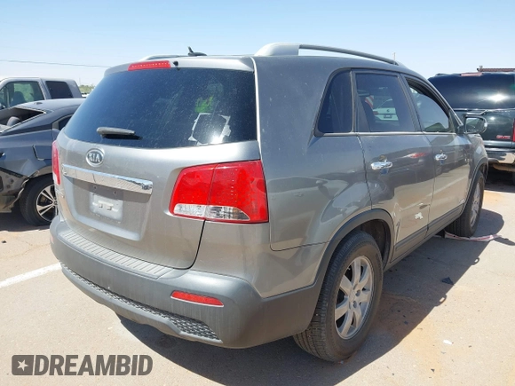 2013 Kia Sorento LX with VIN 5XYKTDA20DG346430, listed as a IAAI auction lot 42180778 with 166,275 mi miles. Bid and sale history available at carsss.com. Image 4.