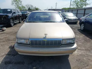 1996 Chevrolet Caprice Classic 1SA Special Value Pkg with VIN 1G1BL52P9TR190980, listed as a IAAI auction lot 42019775 with 135,432 mi miles. Bid and sale history available at carsss.com. Image 12.