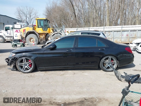 2015 Mercedes-Benz S 550 z VIN WDDUG8FB6FA135044, wystawiony jako IAAI lot #41791414 z przebiegiem 155 938 mil mil oraz . Historia ofert i sprzedaży dostępna na DreamBid. Obrazek 14.