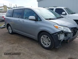 2016 Toyota Sienna XLE with VIN 5TDYK3DC8GS717370, listed as a IAAI auction lot 41840604 with 134,726 mi miles. Bid and sale history available at carsss.com. Image 1.