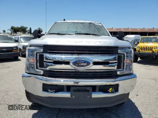2019 Ford F-350 XL with VIN 1FT8X3BT0KEE13291, listed as a Copart auction lot 62368685 with 114,389 mi miles and Salvage title. Bid and sale history available at DreamBid. Image 5.