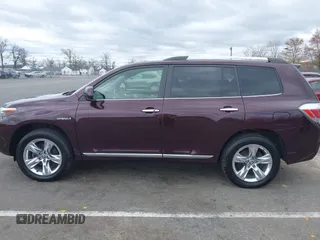 2013 Toyota Highlander Limited z VIN JTEDC3EH7D2017120, wystawiony jako IAAI lot #42060409 z przebiegiem 122 721 mil mil oraz . Historia ofert i sprzedaży dostępna na DreamBid. Obrazek 14.