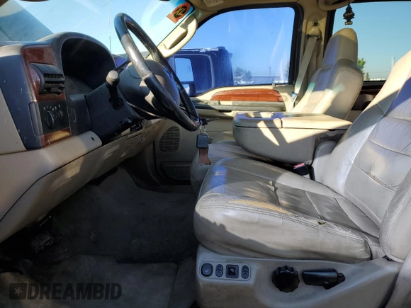 2005 Ford F-350 XL z VIN 1FTWW31P55EA45693, wystawiony jako Copart lot #66947005 z przebiegiem 193 308 mil mil oraz Czysty tytuł • Clean title. Historia ofert i sprzedaży dostępna na DreamBid. Obrazek 7.