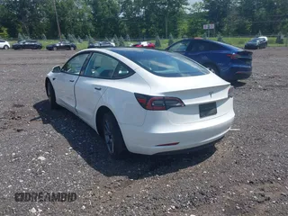 2023 Tesla Model 3 z VIN 5YJ3E1EA2PF626392, wystawiony jako IAAI lot #42288413 z przebiegiem 25 605 mil mil oraz . Historia ofert i sprzedaży dostępna na DreamBid. Obrazek 3.