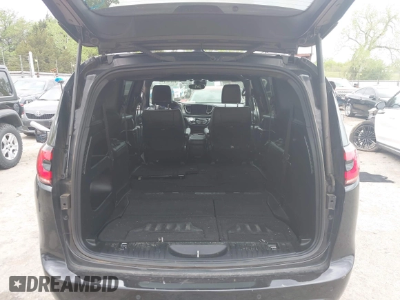 2024 Chrysler Pacifica Limited with VIN 2C4RC3GG1RR134781, listed as a IAAI auction lot 42070717 with 60,533 mi miles and . Bid and sale history available at DreamBid. Image 15.