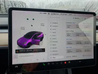 2022 Tesla Model Y Performance z VIN 7SAYGDEF9NF382883, wystawiony jako Copart lot #52028085 z przebiegiem 49 108 mil mil oraz Szkoda całkowita • Salvage title. Historia ofert i sprzedaży dostępna na DreamBid. Obrazek 9.