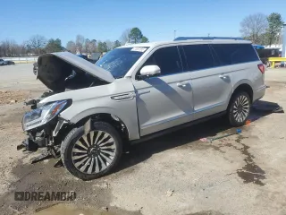 2020 Lincoln Navigator Reserve z VIN 5LMJJ3LT1LEL17438, wystawiony jako Copart lot #47093165 z przebiegiem Nie podano mil oraz Szkoda całkowita • Salvage title. Historia ofert i sprzedaży dostępna na DreamBid. Obrazek 1.