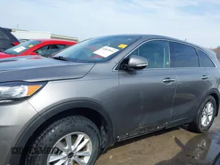 2019 Kia Sorento LX with VIN 5XYPG4A33KG476458, listed as a IAAI auction lot 41822014 with 103,501 mi miles. Bid and sale history available at carsss.com. Image 14.