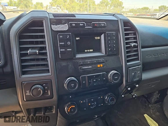 2018 Ford F-250 XL with VIN 1FT7W2BT1JEB88967, listed as a IAAI auction lot 42743495 with 215,105 mi miles and . Bid and sale history available at DreamBid. Image 3.