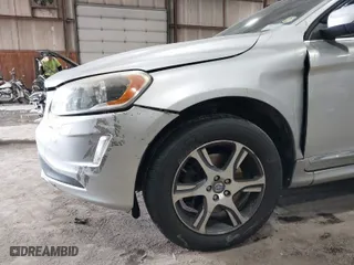 2015 Volvo XC60 T6 Platinum with VIN YV4902RM8F2651797, listed as a IAAI auction lot 41567952 with 230,868 mi miles. Bid and sale history available at carsss.com. Image 6.