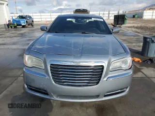 2013 Chrysler 300 z VIN 2C3CCAAG2DH572389, wystawiony jako Copart lot #47327315 z przebiegiem 144 262 mil mil oraz Szkoda całkowita • Salvage title. Historia ofert i sprzedaży dostępna na DreamBid. Obrazek 5.