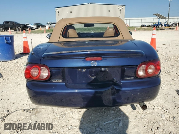 2002 Mazda MX-5 Miata Cloth z VIN JM1NB353720231873, wystawiony jako Copart lot #52398015 z przebiegiem 90 077 mil mil oraz Szkoda całkowita • Salvage title. Historia ofert i sprzedaży dostępna na DreamBid. Obrazek 6.