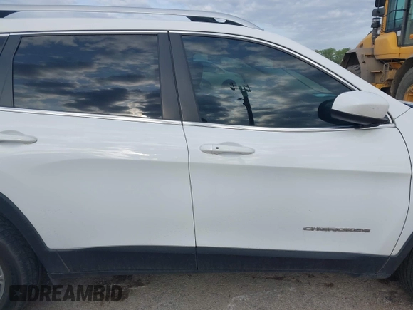 2019 Jeep Cherokee Latitude Plus with VIN 1C4PJLLN2KD171347, listed as a IAAI auction lot 41912894 with 197,233 mi miles and . Bid and sale history available at DreamBid. Image 13.