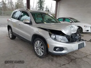 2014 Volkswagen Tiguan SE z VIN WVGBV3AXXEW569610, wystawiony jako IAAI lot #41939369 z przebiegiem 108 241 mil mil oraz . Historia ofert i sprzedaży dostępna na DreamBid. Obrazek 1.