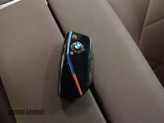 2025 BMW iX M60 z VIN WB533CF02SCS73399, wystawiony jako IAAI lot #41801132 z przebiegiem 3 766 mil mil oraz . Historia ofert i sprzedaży dostępna na DreamBid. Obrazek 11.