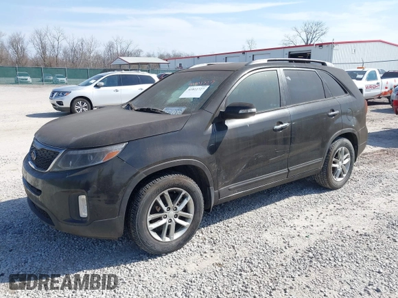 2014 Kia Sorento LX with VIN 5XYKT4A73EG482046, listed as a IAAI auction lot 41811727 with 157,845 mi miles and . Bid and sale history available at carsss.com. Image 2.