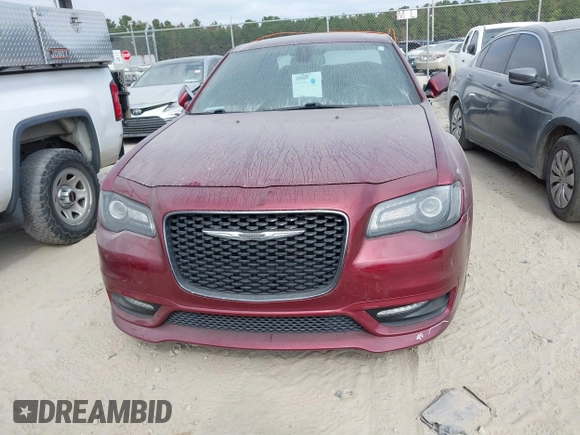 2020 Chrysler 300 S z VIN 2C3CCABT0LH233849, wystawiony jako IAAI lot #40689077 z przebiegiem 77 405 mil mil oraz . Historia ofert i sprzedaży dostępna na DreamBid. Obrazek 12.