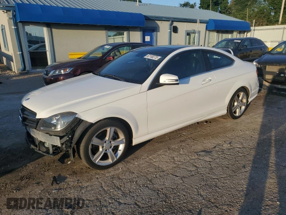 2015 Mercedes-Benz C 250 with VIN WDDGJ4HB6FG371226, listed as a Copart auction lot 62108275 with 70,019 mi miles and Clean title. Bid and sale history available at DreamBid. Image 1.
