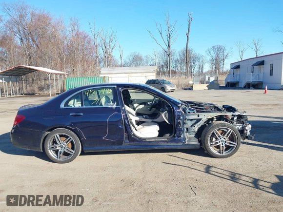 2019 Mercedes-Benz E-Class E 300 with VIN WDDZF4KB8KA592634, listed as a IAAI auction lot 41817498 with 103,676 mi miles. Bid and sale history available at carsss.com. Image 13.