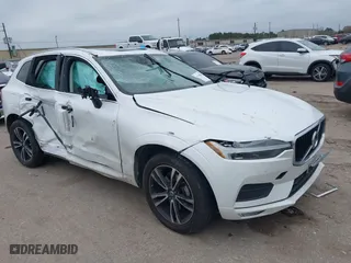 2021 Volvo XC60 Momentum with VIN YV4102DK6M1827283, listed as a IAAI auction lot 41388004 with 38,991 mi miles. Bid and sale history available at carsss.com. Image 1.