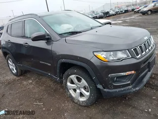 2020 Jeep Compass Latitude with VIN 3C4NJDBB3LT239719, listed as a IAAI auction lot 41929367 with 32,265 mi miles. Bid and sale history available at carsss.com. Image 1.